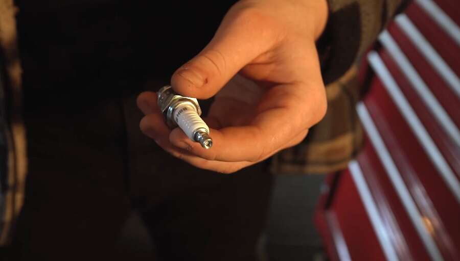 Zündkerze NGK B8HS Zündkerze NGK B8HS