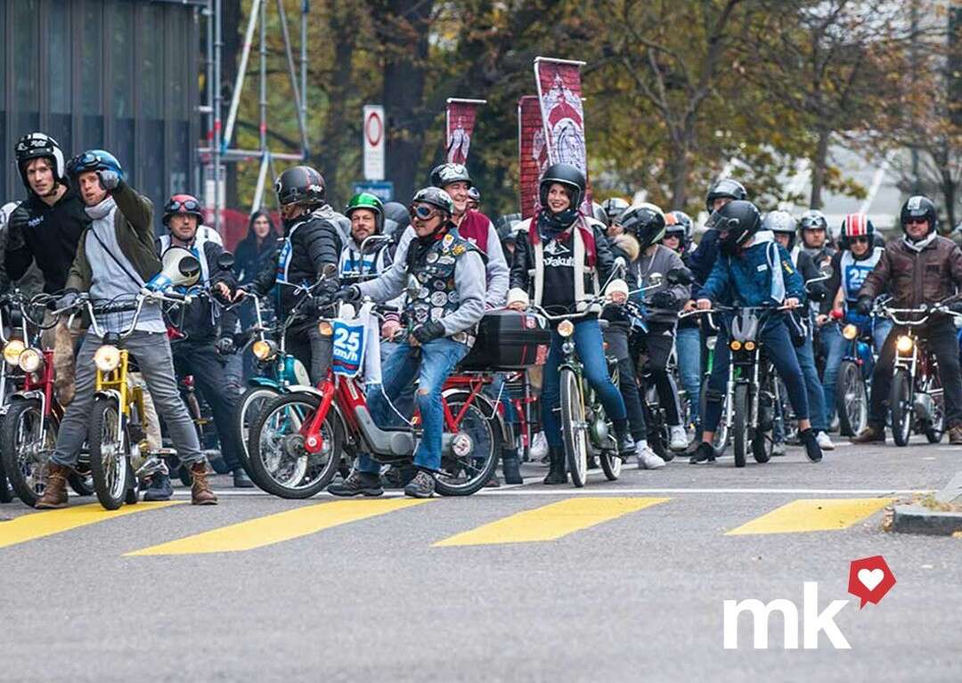 Heutzutage ist der Töfflihelm akzeptiert und wird sogar als modisches Accessoire betrachtet Heutzutage ist der Töfflihelm akzeptiert und wird sogar als modisches Accessoire betrachtet