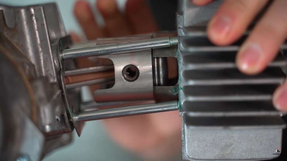 Zylinder und Kolben bilden das Herzstück jeden Verbrennungsmotors Zylinder und Kolben bilden das Herzstück jeden Verbrennungsmotors