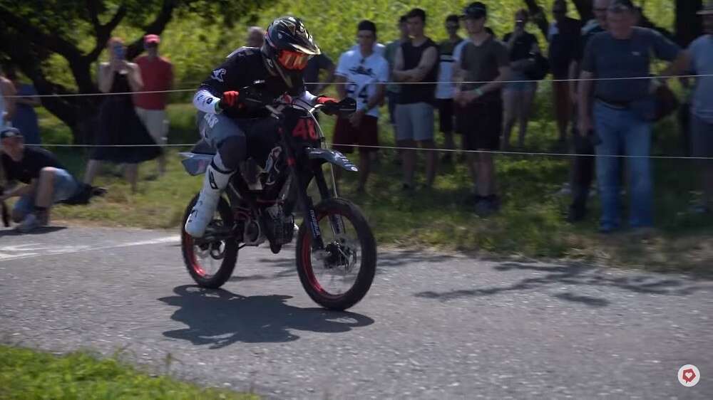 Der Drehzahlmesser hilft dabei, den Motor auszureizen ohne ihn zu überdrehen Der Drehzahlmesser hilft dabei, den Motor auszureizen ohne ihn zu überdrehen