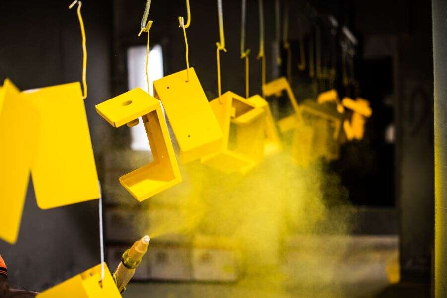 Auch eine ausreichende Belüftung ist beim Pulverbeschichten wichtig! Auch eine ausreichende Belüftung ist beim Pulverbeschichten wichtig!