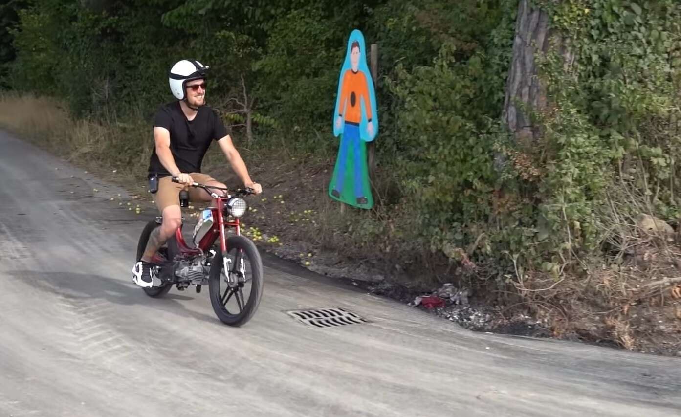 2-Takt-Motoren sind nicht unbedingt leise - aber genau das lieben viele Mofafahrer 2-Takt-Motoren sind nicht unbedingt leise - aber genau das lieben viele Mofafahrer