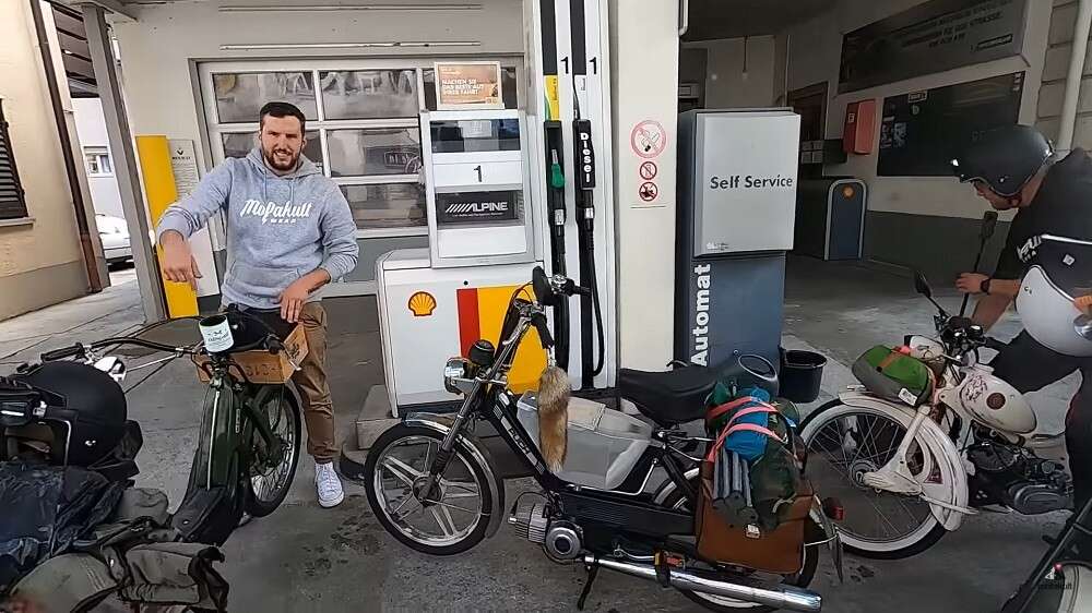 Solange man in der Nähe einer Tankstelle ist, kann man die Reifen ohne eigene Pumpe aufpumpen Solange man in der Nähe einer Tankstelle ist, kann man die Reifen ohne eigene Pumpe aufpumpen