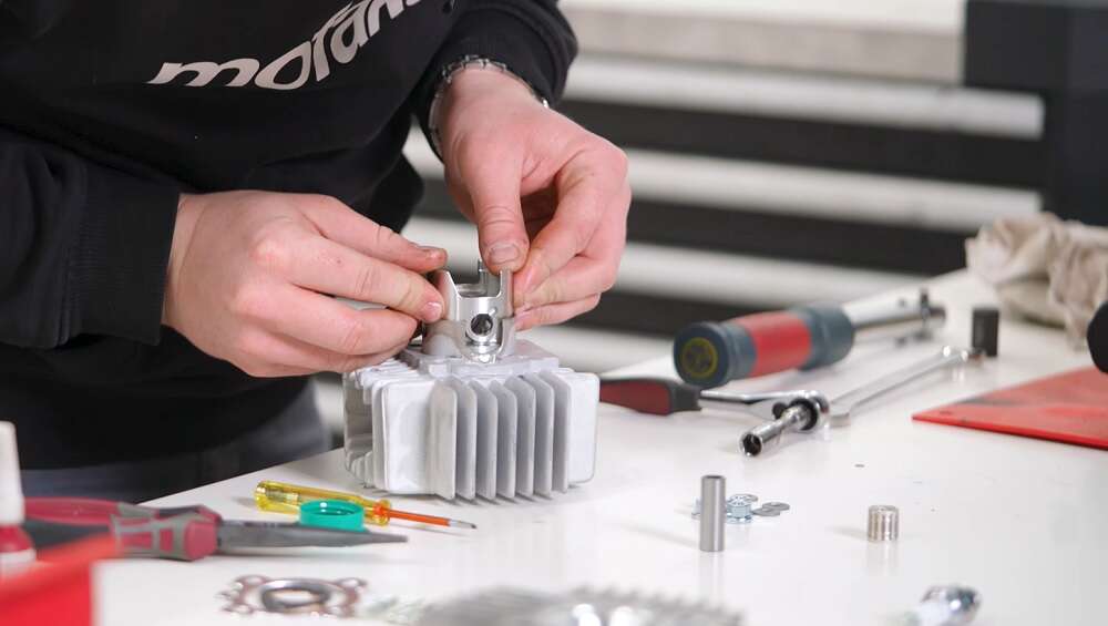 Kolben einbauen ohne Spannband Kolben einbauen ohne Spannband