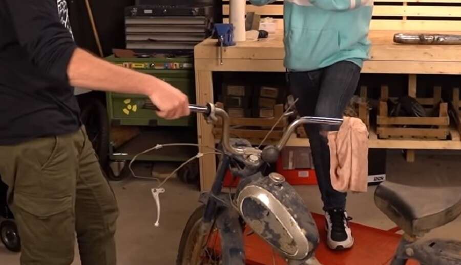 Nur selten lässt sich ein alter Griff gänzlich ohne Aufwand ablösen Nur selten lässt sich ein alter Griff gänzlich ohne Aufwand ablösen