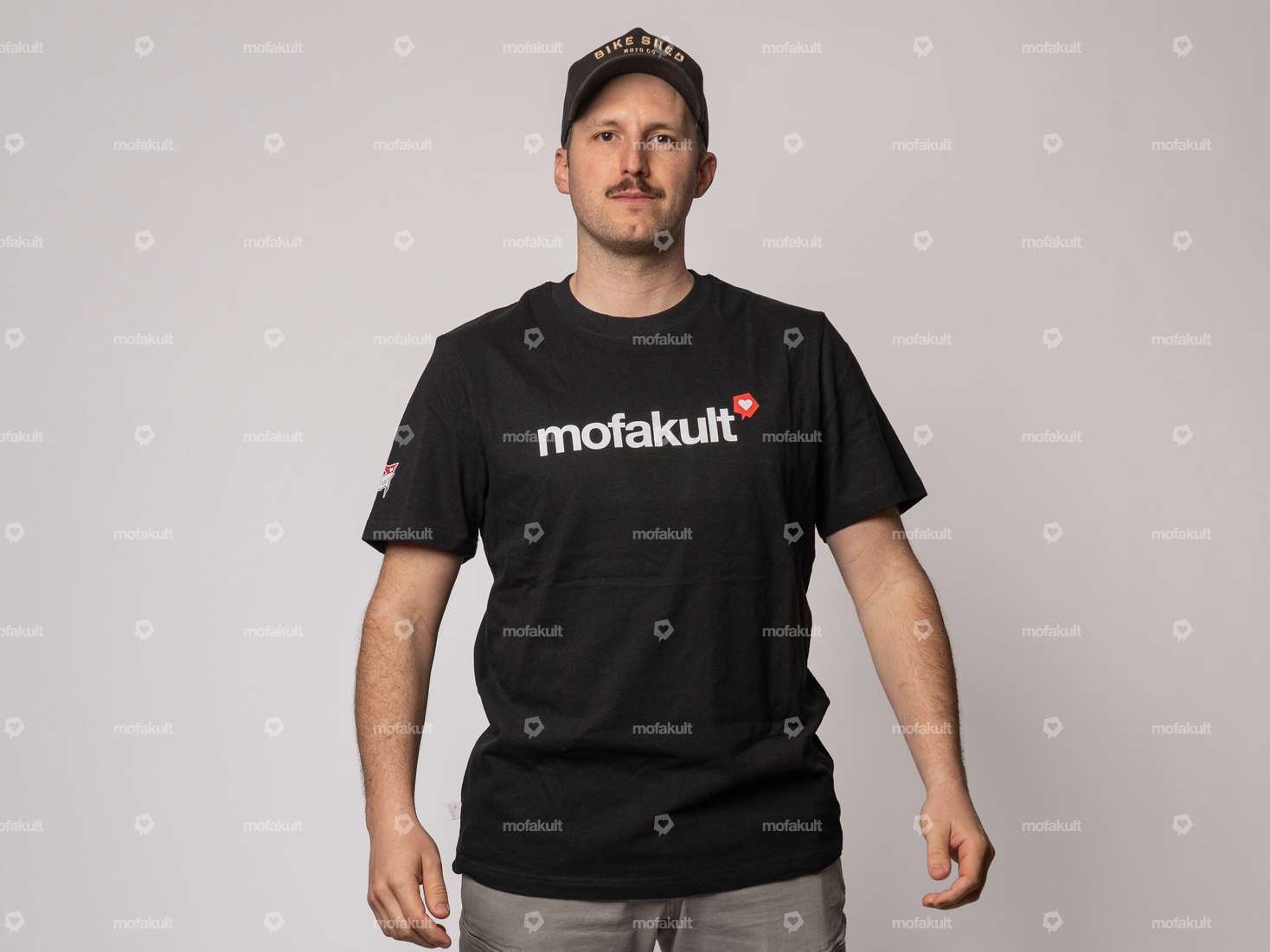 mk-Merch T-Shirt «Herz» UNISEX schwarz Carousel Image 1