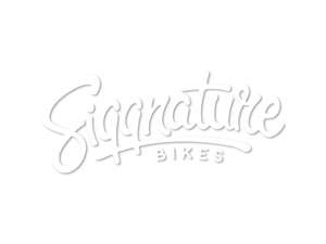Siggnature Aufkleber «Siggnature Bikes» Folienplot 120 x 50 mm weiss Siggnature Aufkleber «Siggnature Bikes» Folienplot 120 x 50 mm weiss